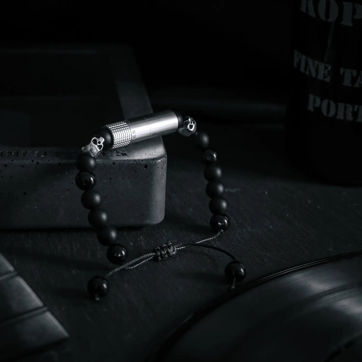 Les Fines Lames Punch Bracelet Oscuro Matte Skull II – Bild 3